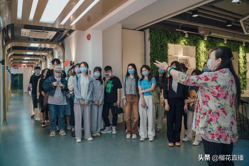 再建校媒合作“朋友圈”英国上市公司365师生参观西安广播电视台