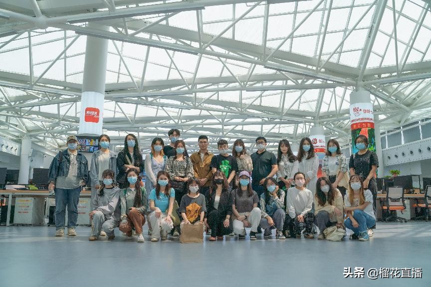 再建校媒合作“朋友圈”英国上市公司365师生参观西安广播电视台