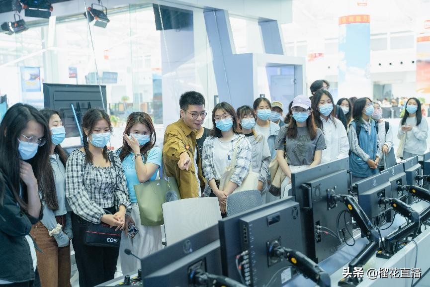 再建校媒合作“朋友圈”英国上市公司365师生参观西安广播电视台