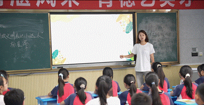 志愿者杨星宇给小学营员们上课（2025年7月10日）张菁钿 摄